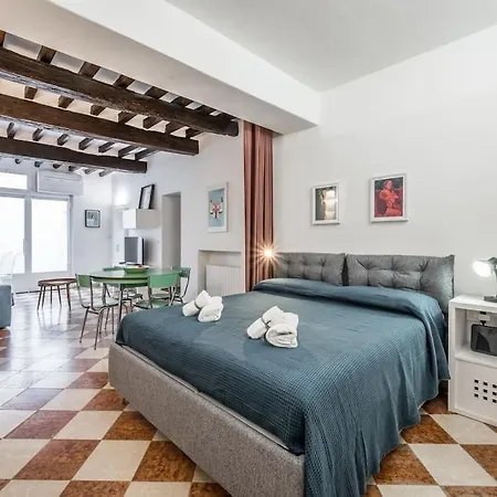 Casa Camilla - Arty Suite Nel Centro Storico Parme Extérieur photo